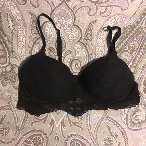 Pull over Victoria Secrets lace bra 34D